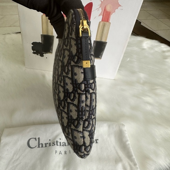 SOLD 🔥Stunning Clutch - Picture 9 of 17